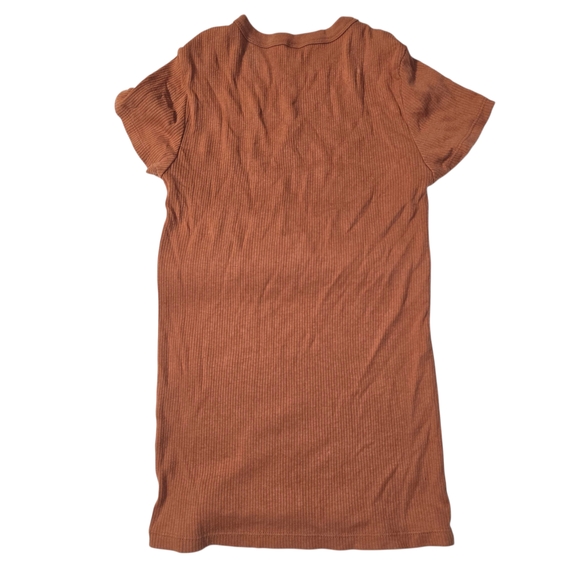 Uniqulo Ribbed Rust T-Shirt - Picture 2 of 2